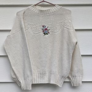 Super cute sweater with floral embroidery 90's
